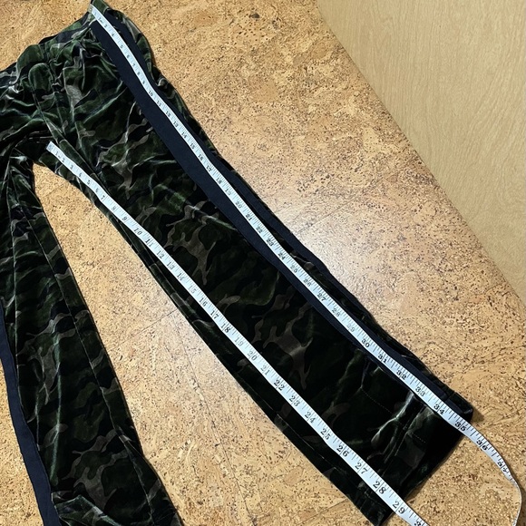 Pam & Gela Camouflage Velvet Track Pants in Sz XS/0 - Picture 13 of 15